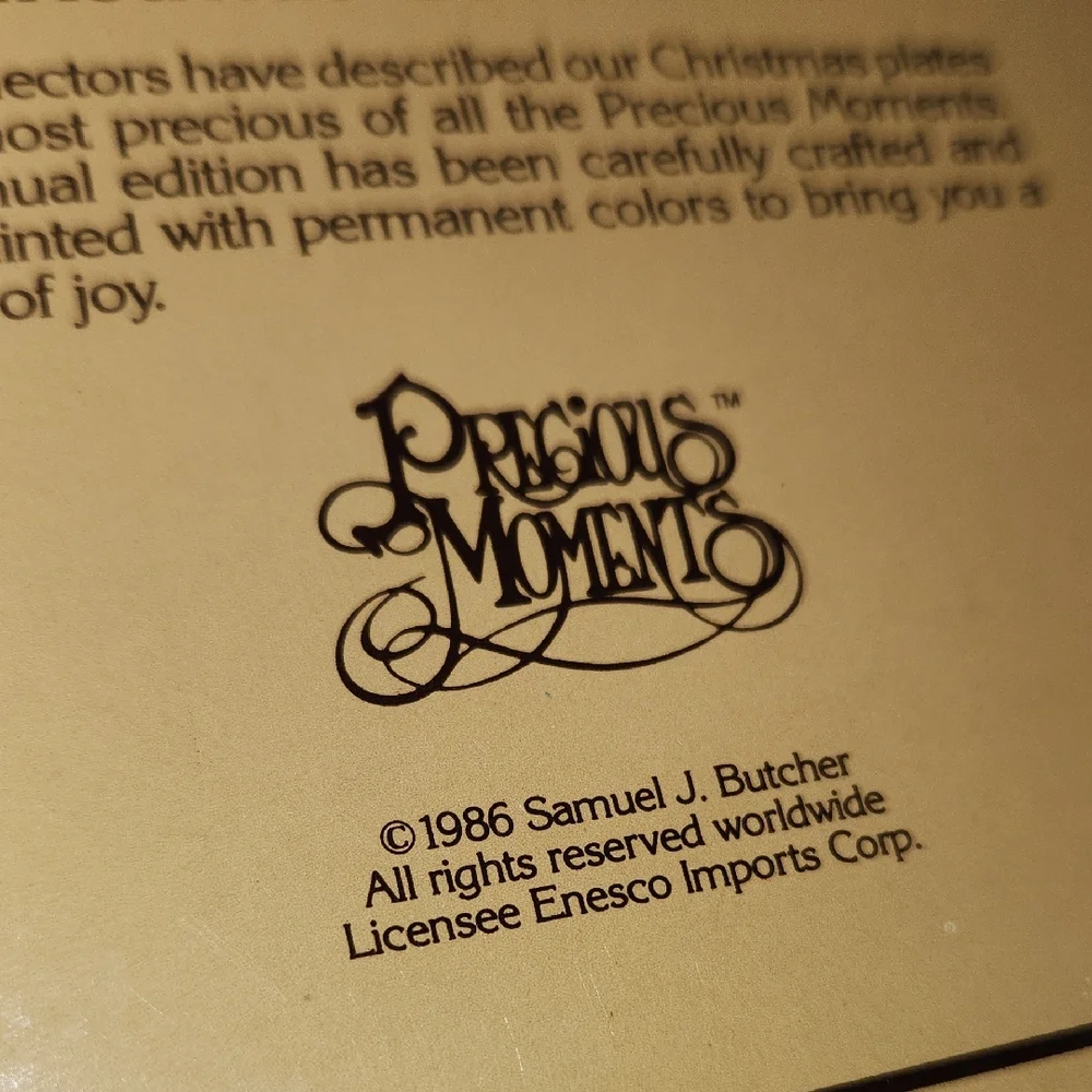 Precious Moments Christmas Love Series Plate, 1986 - Picture 8 of 9